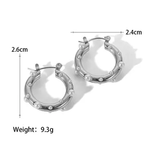 Orecchini a cerchio in acciaio argento con perle, dimensioni 2,6x2,4cm, peso 9,3g