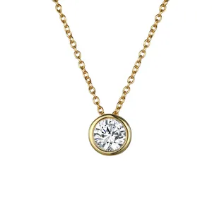 Elegante collana in titanio dorato con ciondolo a diamante tondo scintillante a castone