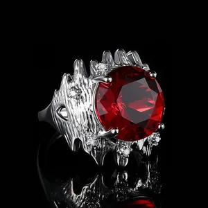 Bague ajustable de luxe avec pierre précieuse rouge et texture argentée organique