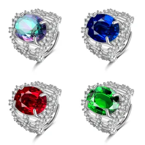 Luxe cocktailringen met ovale saffieren in blauw, groen en rood op zilveren band