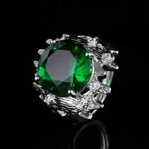 Bague réglable en argent avec grande pierre verte, texture de lave et détails en zircon
