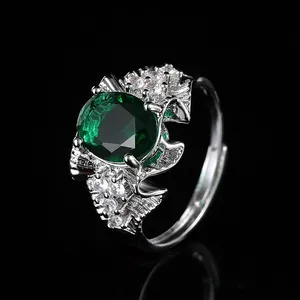 Bague élégante en argent avec grosse pierre ovale vert émeraude et accents de zircon