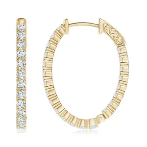 Elegante goldene ovale Creolen mit Mikropflaster-Steinen und geschnitzter Textur