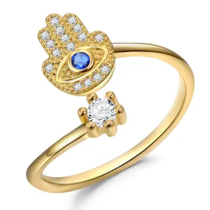 Anello aperto dorato mano di Fatima e malocchio con zirconi bianchi e blu lucidi