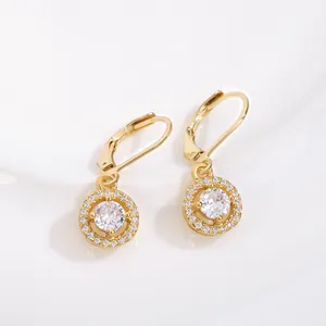 Elegante goldene französische Hakenohrringe mit großem Zirkonia und Halo-Diamantbesatz