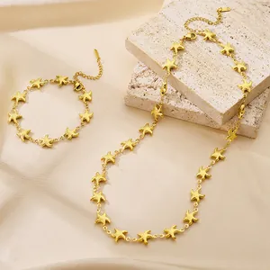 Set di gioielli dorati con collana e bracciale a stella marina su base in pietra