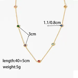 Elegante collana a catena dorata con sette zirconi colorati e dettagli sulle dimensioni