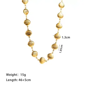 Collana in acciaio al titanio dorato con ciondoli a conchiglia, 46+5cm di lunghezza