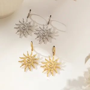 Elegante set di collana e orecchini con ciondolo a sole in acciaio dorato e argento