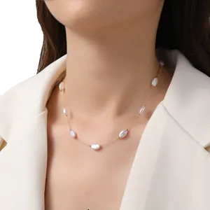 Elegante Goldkette mit Barockperlen und Natursteinen für einen minimalistischen Look