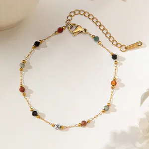 Goldenes Edelstahl-Armband mit bunten Perlen und sicherem Karabinerverschluss für Damen