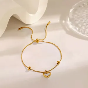 Pulsera trenzada dorada con colgante de corazón hueco y cierre deslizante ajustable