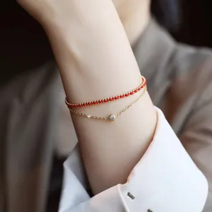 Bracelet Double Couche en Acier Inoxydable Style Chinois Moderne Avec Corde Rouge et Zircone Unique Plaqué Or pour Femme