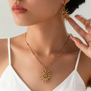 Set di collana e orecchini a spirale solare in acciaio inossidabile dorato, lusso chic