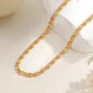 Fashionable gold-plated titanium steel chain necklace with twisted S-links on stone
