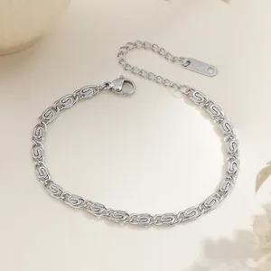Macro detail of silver-tone stainless steel chain links and K18 hallmark on the tag