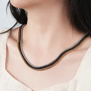 Look a strati di catene box in acciaio inossidabile oro, argento e nero sul collo