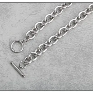 Herren Edelstahlhalskette mit OT-Verschluss im minimalistischen Industrial-Hip-Hop-Design