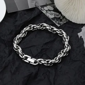 Bracciale a catena intrecciata grossa in acciaio al titanio argento con chiusura a scatto