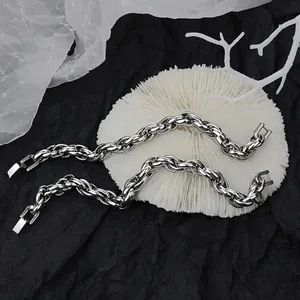 Due bracciali a catena in acciaio inossidabile lucido argento con chiusura a scatto