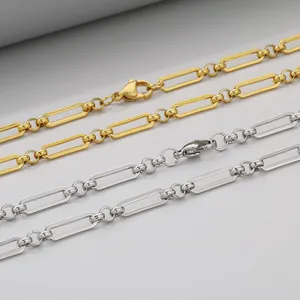 Detailaufnahme der flachen quadratischen Gliederkette in Gold und Silber mit Karabiner
