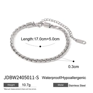 Detail of 3mm silver stainless steel chain link with lobster clasp and extension
