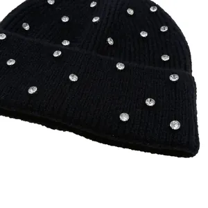 Gorro de punto negro para mujer con pedrería brillante y dobladillo acanalado