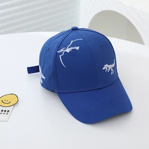 Berretto da baseball in cotone blu scuro con ricamo a scheletro di dinosauro per bambini