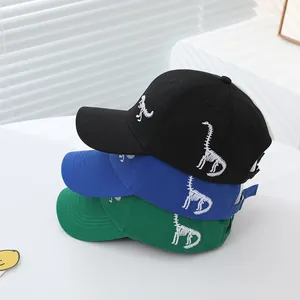 Cappellino baseball bambini con ricamo ossa di dinosauro in nero, blu e verde
