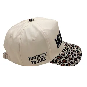 Beige Leinwand-Baseballkappe mit Leopardenmuster am Schirm und Stickerei-Detail
