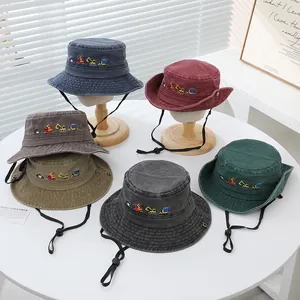Cappello a Secchiello in Cotone Lavato per Bambini Ricamo Veicoli da Cantiere Corda Antivento Regolabile Berretto Solare