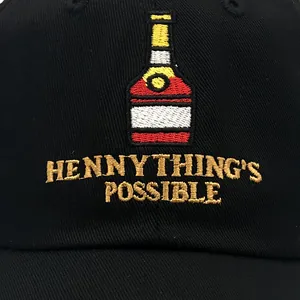 Schwarze Baumwoll-Baseballkappe mit bestickter Weinflasche und Hennything's Possible