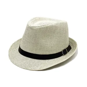Chapeau de paille crème classique avec boucle noire pour la protection solaire d'été