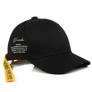 Berretto da baseball nero Vmade con lunga fascia gialla e dettagli testuali laterali