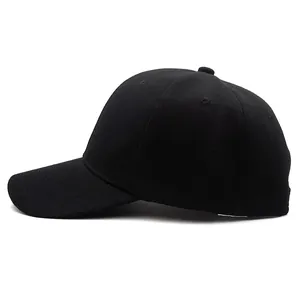 Klassische schwarze Baumwoll-Basecap mit gebogenem Schirm und sechsteiliger Krone