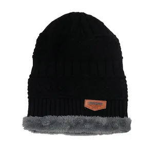 Gorro de punto de invierno para hombre y mujer con forro polar y parche de cuero