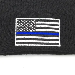 Bonnet en tricot noir avec écusson brodé drapeau américain bleu pour l'hiver