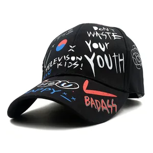 Schwarze Baumwoll-Baseballkappe mit Graffiti-Print und Don't Waste Your Youth Schriftzug
