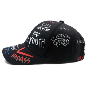 Schwarze Streetstyle Baseballkappe mit Graffiti und Slogan Don't Waste Your Youth
