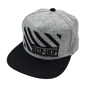 Casquette snapback hip-hop avec calotte grise, visière noire et broderie 3D de loisir