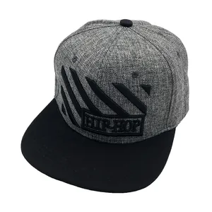Casquette hip-hop snapback avec couronne grise, visière noire plate et broderie