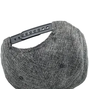 Graue strukturierte Snapback-Cap mit verstellbarem Verschluss und Stickerei-Details