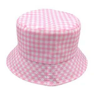Cappello a secchiello a quadretti rosa e bianco per protezione solare e stile estivo casual
