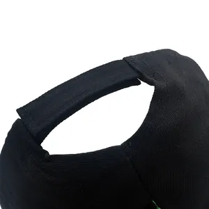 Vue arrière réglable de la casquette de baseball noire pour enfants avec velcro arrière