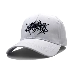 Casquette de baseball gothique blanche avec broderie punk noire et visière incurvée