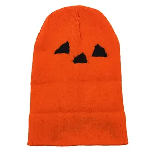 Orangefarbene Halloween-Strickmütze mit besticktem Kürbisgesicht für Damen und Herren