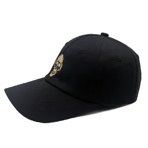 Casquette de baseball noire classique avec broderie tête de mort dorée sur coton sergé