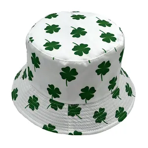 Bob blanc avec imprimé trèfles verts pour protection solaire et style décontracté