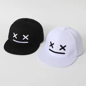 Berretto da Baseball Hip Hop Snapback Con Ricamo X Smile Face Tesa Piatta Regolabile Berretto Protezione Solare Uomo Donna
