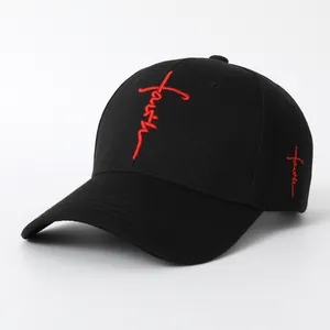 Berretto da baseball nero in cotone con ricamo Faith rosso e visiera curva sportiva
